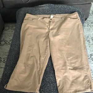 Basic Editions size 20W capris